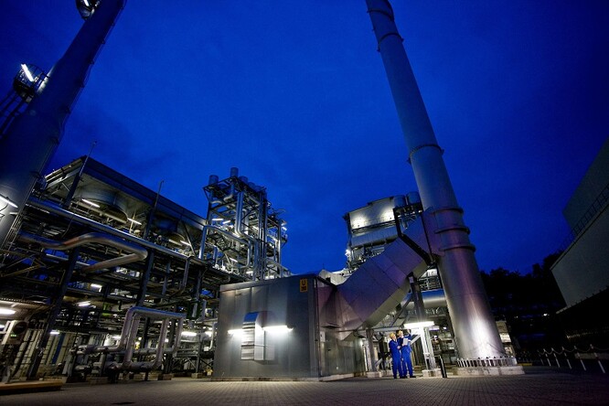 Jedním ze způsobů získávání vodíku je i pyrolýza metanu. Na snímku společnost BASF v německém Ludwigshafenu.